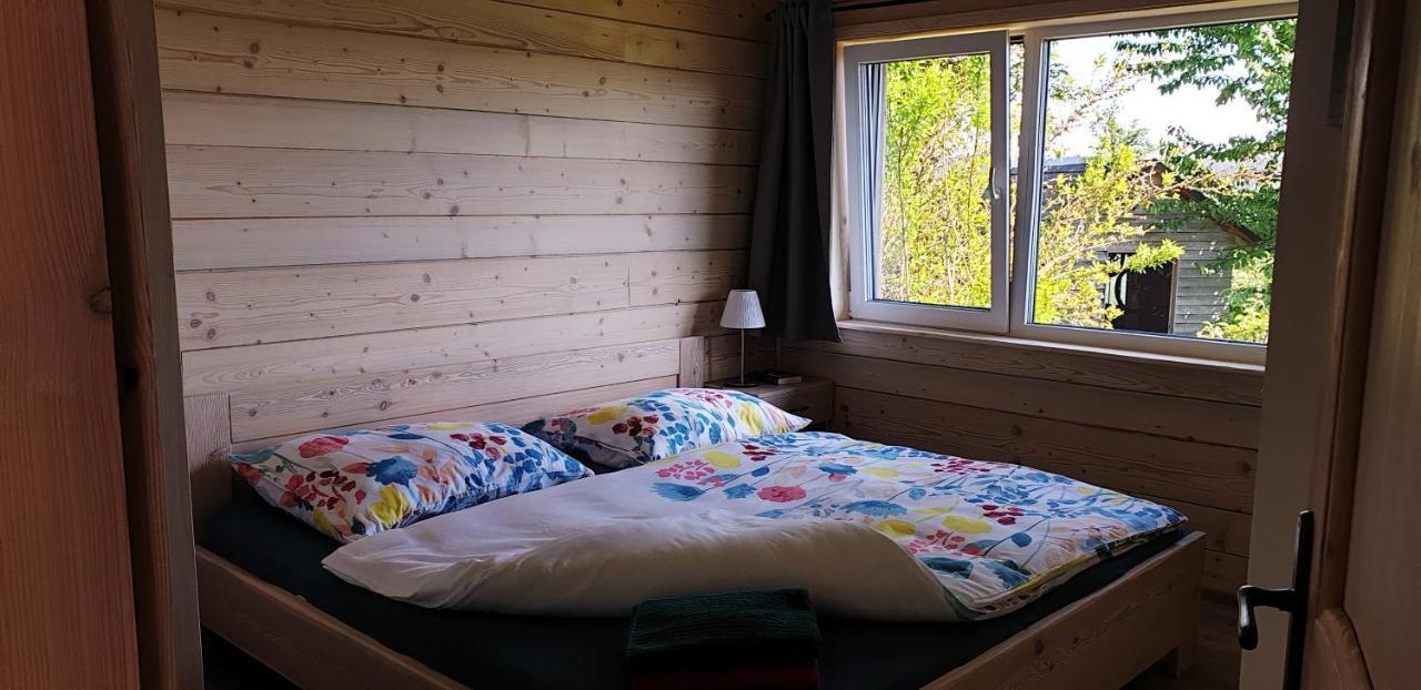 Apartman Nezichov Touzim ภายนอก รูปภาพ